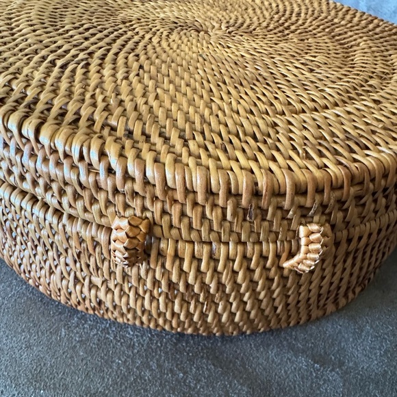 Hand woven in Bali Crossbody Purse - Picture 4 of 7